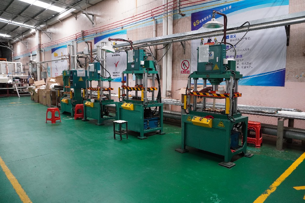 合作車間切邊區(qū)